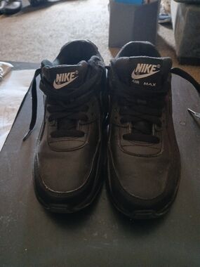 Nike Black Low-Top Air Max Sneakers 90 Leather Size 5 Y Excellent Con Worn 2 Tim